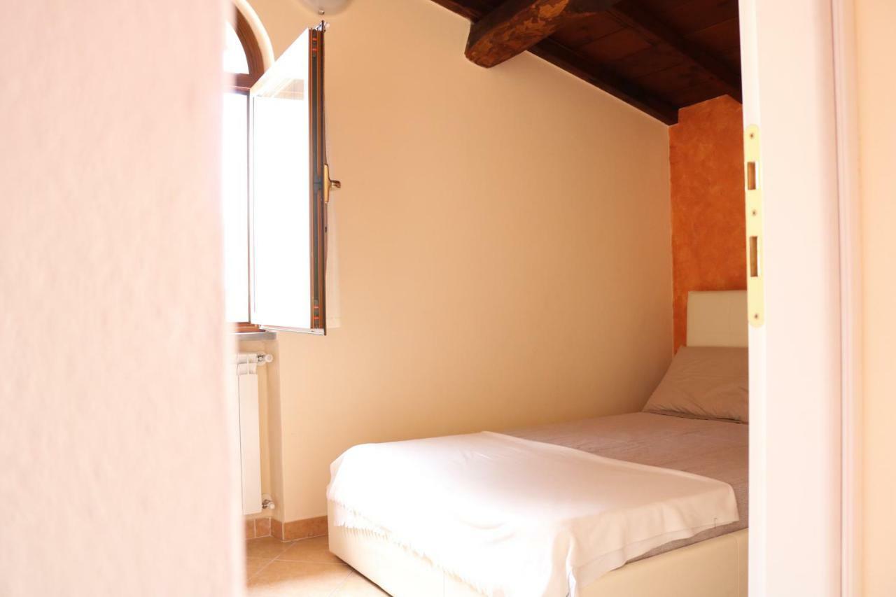 Casa Vacanze Elena Rometta Экстерьер фото